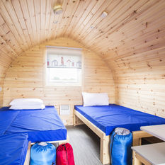 Sleeping accommodation on 2 x double beds and a single